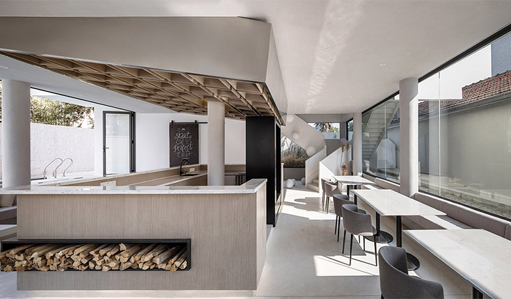 来野会所，水中的一棵树