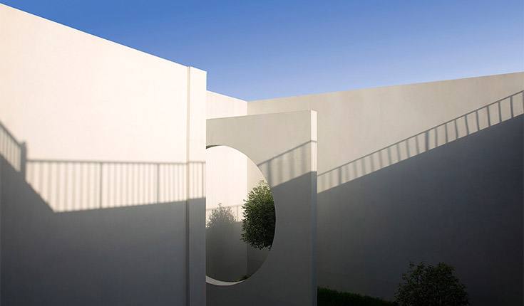 山石苑民宿，对称的布局、起伏的变化和远山近水构建多层次空间