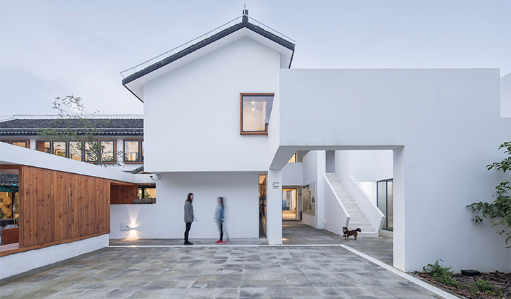 旧村委大楼改建村民活动中心,从雕塑到花园